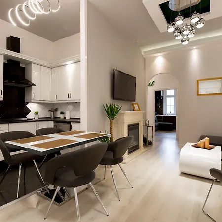 Luxury Dream In The Absolute Center Apartment
